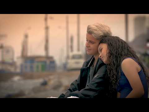Adexe y Nau - Es Amor (Tráiler)