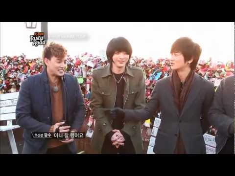 초신성 - 프로그램 공식 홈페이지 : http://kpoptastyroad.interest.me/ [2012.12.22 방송] 서울을 한 눈에 내려다 볼 수 있는 데이트 1번지, 남산! 드라마 속 명장면에서 빠지지 않는 곳! 서울을 대표하는 제 1의...
