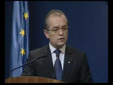 0 Imbecilul Boc analizeaza global. Aveti rabdare![video] 