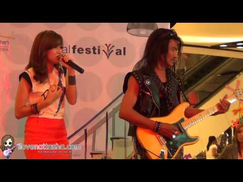 แนท - แนทกับคุณพ่อแหลม มอริสัน โคเวอร์เพลง Zombie ของวง The Cranberries...
