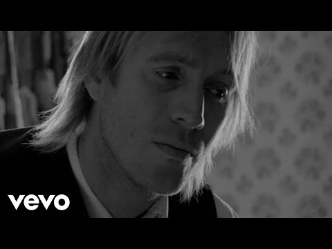 Idle - Official music video for The Importance Of Being Idle Directed by: Dawn Shadforth Release Date: 22 August 2005 Album Taken From: Don't Believe the Truth http...