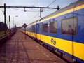 ICRm-rijtuigen geduwd door e-loc 1745 op station Blerick