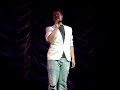 Super cool gay dude singing \"Im beautiful\"