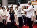 Toshihiko Seko and Akemi Masuda MCing at the Tokyo Marathon