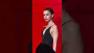 Simplesmente o look da Lily Collins na premiere de Emily em Paris ✨ #STEALTHELOOK