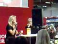 Liza Marklund vilahtaa lopussa