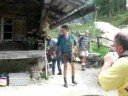 mit dem Bruno beim Enzian Hubsi auf der Grassl Brennerh�tte am Priesberg