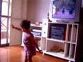 Neni dançando com os Backyardigans