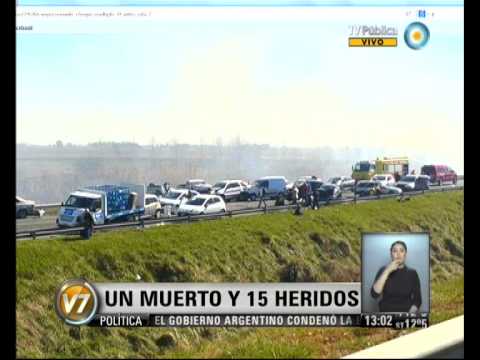Argentina: impactante choque en cadena de 20 autos deja dos muertos