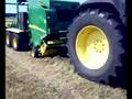 balen persen met John Dere 6910