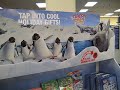 Penquins Dance at Blockbuster (Happy Feet) Penquins Dance at Blockbuster (Happy Feet)