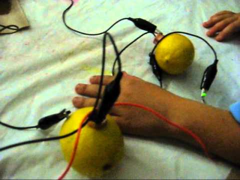 how to make a lightbulb light up with a lemon
