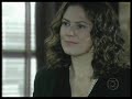 A Favor.:Cap. 172. P1. Exibido em 18.12.08Sinopse: Lara não reage bem. Donatela tenta se explicar e revela para a filha todos os crimes de Flora. Donatela conta ainda que é mãe de Halley e que Lara não é filha de Marcelo. Lara fica horrorizada e deixa Donatela para encontrar Cassiano. Zé Bob aconselha Donatela a contar para Halley sua conversa com Lara. Flora assume o cargo de presidente do Conselho Administrativo e dá início a seu plano de fusão do Grupo Fontini com uma empresa norte-americana. Lara conta para Cassiano tudo o que ouviu de Donatela e ele fica chocado. Lara diz para Cassiano que Donatela pediu para não contar nada até que ela consiga provas contra Flora. Irene diz para Lara que ela precisa freqüentar mais a empresa, já que ela é a herdeira da família. Lara comenta com a avó que a indicação de Flora foi prematura. Sabiá consegue passaportes falsos para Dodi e Manu irem para o Paraguai. Dodi oferece dinheiro para Sabiá ajudá-lo a se livrar de Manu, mas Manu faz a mesma proposta ao vigarista. Céu sente ciúmes de Orlandinho. Dedina vai à fábrica à procura de Damião, que manda os seguranças a retirarem do local. Iolanda, amargurada, critica Catarina e insinua à Lorena que em breve Copola e Irene estarão juntos. Irene comenta com Copola que sente muita falta de Gonçalo e ele se oferece para ajudá-la. Lara diz para a avó que vai à empresa conferir se Flora está se saindo bem na nova função. Lara exige que Flora coloque Halley na empresa, seguindo o desejo de Gonçalo. Donatela conta a Halley que Lara já sabe que eles não são irmãos. Lara diz a Cassiano que precisa encontrar Halley e pede ao namorado para acompanhá-la. Flora conta a Silveirinha que vai fazer o Grupo Fontini se unir com um grupo americano falido. Lara chega à casa de Halley.