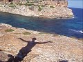 clip vid�o sur une musique sans pour autant vraiment chercher un sens � la vie, peu �tre un message en revanche, faites l'amour pas la guerre.