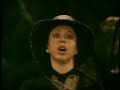 1985 glyndebourne festival opera. elizabeth collier as fresquita, jean rigby as mercedes and maria ewing plays carmen. includes the card trio and card aria. the london philharmonic is conducted by bernard haitink.