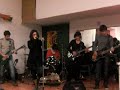 5 Ragazzi viterbesi di cui 3 del ruffini 1 del buratti e 1 universitario sono i Bylom che suonano ad una festa di laurea 29-12-2007 MITICI!!!!!!!!