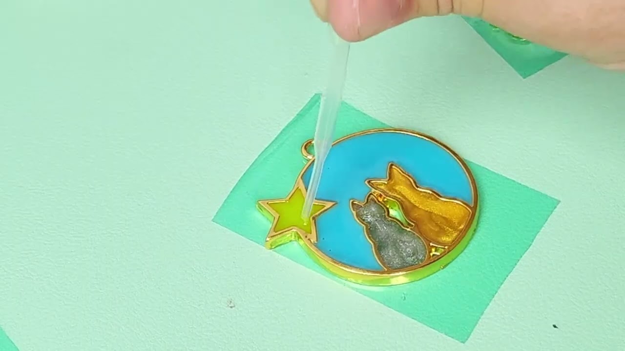 Use Cat frame Mold Make A beautiful keychain By Uv resin