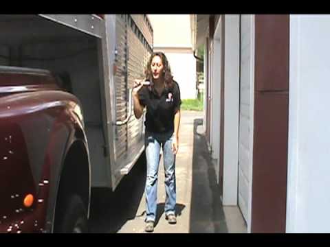 how to hitch up a gooseneck trailer
