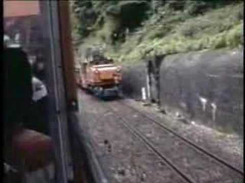 黒部峡谷鉄道　凸型電気機関車とすれ違い
