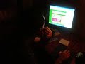 un hombre y una musikilla