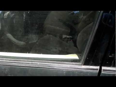 how to unlock a saturn car door