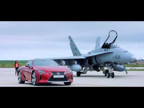 Lexus LC kontra F-18