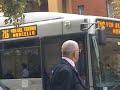dopo 40m. arriva il bus stracarico , il conducente non apre le porte per la salita ,e la signora blocca ca linea .