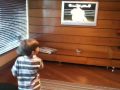Arthur jogando Wii punch out