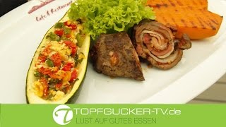 Gegrillte Rinder-Nussroulade an gefüllter Zucchini, dazu Süßkartoffel