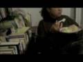 videos de How to Tie a Scarf and Cook Cornbread