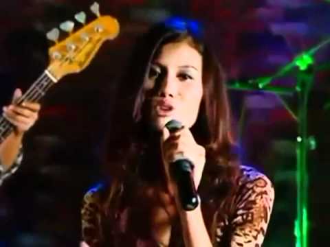 Tin zar maw - Chan Chan on TV singing Tin Zar Maw's hit song. Her voice is just lovely. Enjoy!