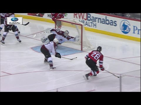 Jonathan Bernier stuns Damon Severson with incredible glove stop