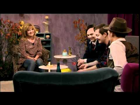 charlie caper - Allt kan hända när de tre aktuella trollkarlarna förs samman: Michael Halvarson, Tobbe Trollkarl och Charlie Caper.