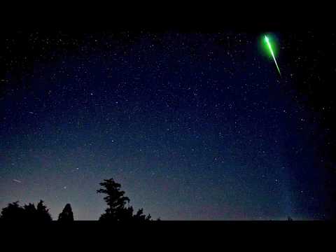 LEONID FIREBALL WITH PERSISTANT TRAIN uploaded by  