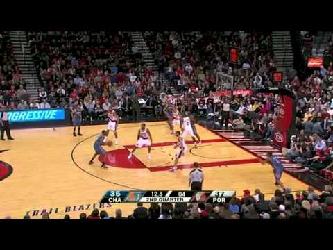 Aldridge sends DJ White’s shot into the stands