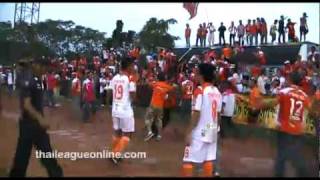 บอลไทยเดือด กองเชียร์ซัดกันเละ-รุมยำกรรมการ
