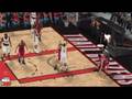 videos de Jerryd Bayless weaves through Rockets to score