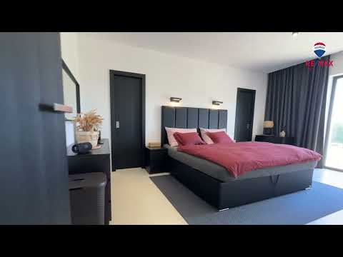 Video Nadstandardní rodinný dům s bazénem a krásnou zahradou – Říčky u Brna