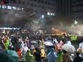 73번째 촛불문화제도 경찰과 시민들의 충돌로 끝을 맺었다. 이날은 태풍의 영향으로 서울시내에 하루 종일 굵은 장대비가 내렸다. 시민들이 행진하는 도중에는 천둥과 번개도 내리쳤다. 이런 악천후도 '촛불 시민'들의 거리행진을 막지 못했다.　광우병 국민대책회의는 19일 오후 7시 청계광장에서 촛불문화제를 열기로 했다. 그러나 반발한 시민들이 곧바로 거리행진에 들어갔다. 시민들은 청계광장에서 출발해 종로 1가와 종로3가를 오가며 행진을 벌였다.　시민들의 행진대열은 밤 9시30분께 종로1가에서 경찰에 막혀 더이상 나아가지 못했다. 이때부터 시민들과 경찰은 20일 새벽 1시까지 3시간 넘게 지루하게 맞섰다. 시민들은 항의의 뜻으로 하늘 위로 100여발의 폭죽을 쏘았다. 스크럼을 짜고 한발씩 앞으로 이동하고 멈추기를 반복하면서 경찰과 신경전을 벌였다.　경찰도 살수차를 앞세우고 