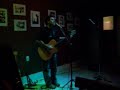 Raphael Carias canta, de sua autoria, 