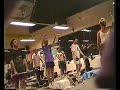 Lezione di pump alla palestra Lazzarin di Locarno nel 1998. Guardate il tizio con la maglia viola, è alla sua prima lezione ed è molto divertente.Look at the guy in purple, he is a beginner and he is very funny.