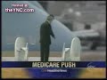 Pres. Bush valt van trap