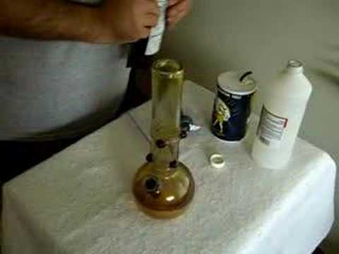 how to properly clean a bong