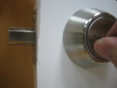 how to lock a door without lock