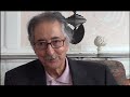 BaniSadr  سوال از آقای بنی صدر = در رابطه با حرفهای فخرالدین حجازی و جلال الدین فارسی که گفته اند آقای بنی صدر با پوشیدن لباس زنانه از ایران خارج شدند--------------------------------------شاید کمتر کسی به اندازه من و میثم در آن ایام با استاد حجازی مأنوس و نزدیک بود. ما کتابخانه شخصی ایشان را برایش مرتب کردیم و مثل فرزندان ایشان شده بودیم. شبها از خاطراتش برای ما تعریف می کرد و از بی مهریهای روزگار گلایه می نمود. یکبار فخر الدین حجازی به ما گفت : ما آخرش نفهمیدیم این آقای بنی صدر ایراد کارش چه بود؟ آدم مسلمان و وطن پرستی بود اما این احمد آقای خمینی مرتب از من می خواست سخنرانی کنم و بنی صدر را بکوبم و من به دلیل علاقه زیادی که به امام و فرزند ایشان داشتم چنین می کردم اما هیچ وقت نفهمیدم چرا باید علیه بنی صدر سخنرانی می کردم. وی افزود : بنی صدر ایرادش این بود که زیر بار این آخوندها نمی رفت! http://www.roozneveshtha.com/2007/05/post_120.shtml