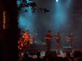 llan de cubel en la carballeira de zas, tocando el tema 