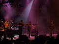 llan de cubel en la carballeira de zas, tocando el tema 