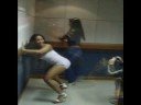 mulher mel�o e moranguinho dan�ando juntas, e a mulher mel�o pagando peitinho...