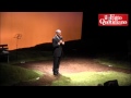 Formigoni fischiato e contestato al teatro Dal Verme