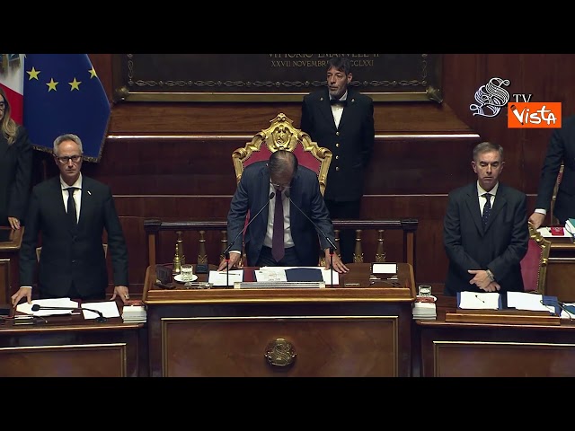 La Russa ricorda Ornella Vanoni in Aula e chiede un minuto di silenzio. Poi, l'applauso dei Senatori